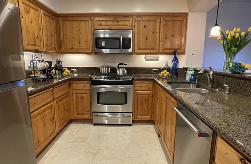 Crown Point Condo | Steps to Beach & Bay, Surfing & Kayaking, Walk to Crystal Pier, Brilliant Sunset