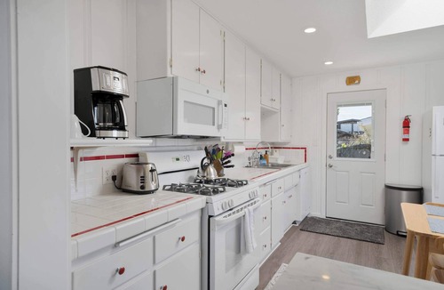 Cayucos House | Steps to Sand! Coastal Retreat w/Fire Pit & Views