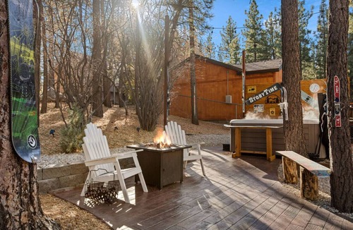 Fox Farm Apartment | StoryTime + Hot Tub + Game Room + EV Charger
