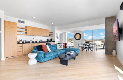 Hollywood Apartment | Stunning Hollywood Views: 2BR Steps from Walk of Fame + Rooftop