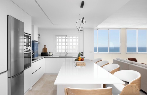 Urbanizacion Puerto de Estepona Apartment | Stunning Marina Seaview Penthouse with 4 bedrooms, WiFi, AC, and parking
