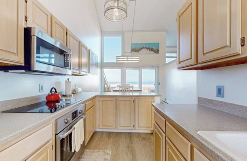 Castroville House | Stunning ocean-view home with W/D, sauna, tennis court, & patio - beach access