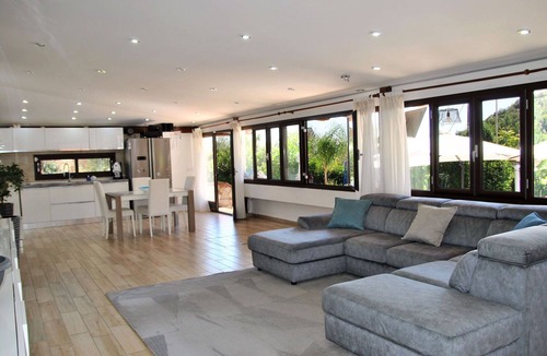 Trivio Villa | Stunning private villa for 6 people with WIFI, A/C, private pool, TV, pets allowed and parking