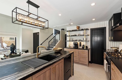 Big Bear Lake Cabin | Stunning SKI IN SKI OUT Modern Mountain Townhouse - Community Amenities: Pickleball, Tennis, Basketball & HOT TUB! Beautifully Updated 3 Bedroom 3.5 Bathroom w/Outdoor Patio & Firepit! Gated Community! 50 Yards From Bear Mountain with Slop Access! A
