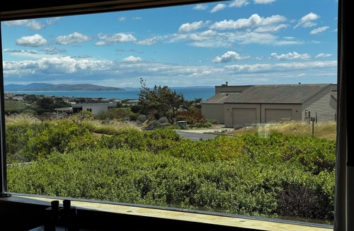 Bodega Bay House | Stunning Views of CA Coast : Beautifully Remodeled Home