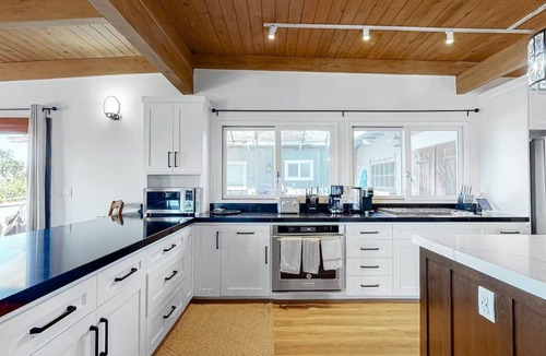 Sonoma Villa | Stunning Vineyard Villa | Pool · Hot Tub · Games Room · EV Charger