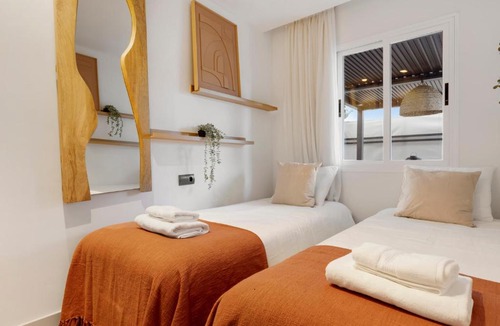Estepona Apartment | Stylish 2BR in Estepona, Walk to Beach & Old Town