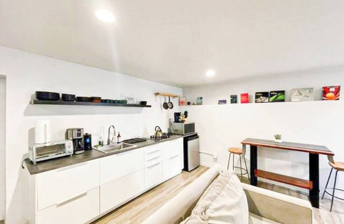 Ladera Heights Apartment | Stylish LA Studio, Steps from SoFi & LAX - SH3 - LAD