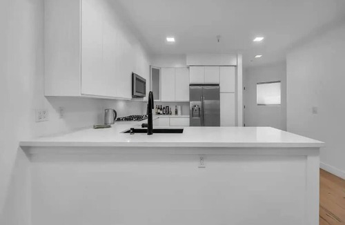 Wilshire Condo | Stylish, Spacious, and Modern: 2 Bedroom Apartment in the Heart of Los Angeles
