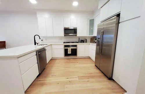 Wilshire Condo | Stylish, Spacious, and Modern: 2 Bedroom Apartment in the Heart of Los Angeles