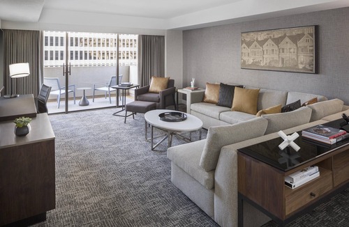Financial District Hotel | Suite + Connecting Room at a 4⭐️ Hotel