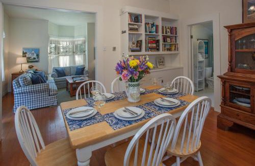 Summerland Villa | Summerland Stagecoach Cottage by Paradise Retreats