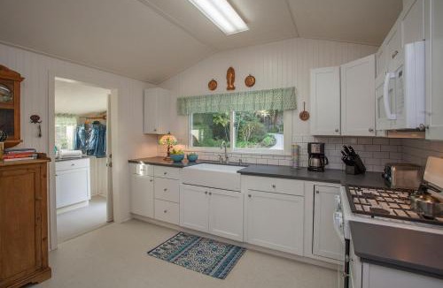 Summerland Villa | Summerland Stagecoach Cottage by Paradise Retreats
