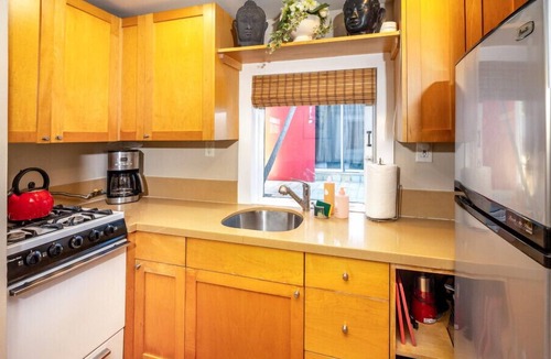 Bernal Heights Condo | Sunny Bernal Heights Casita with Private Entrance
