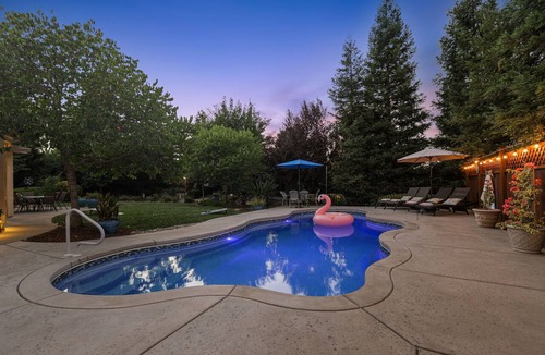 Columbia House | Sunny Pines : Pool & Spa + Backyard Oasis!