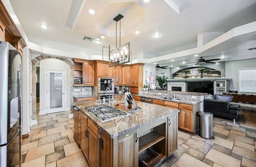 Foothills House | SVS: Happy Oasis 5BD Home | Private Pool, Theater & BBQ | Henderson Oasis