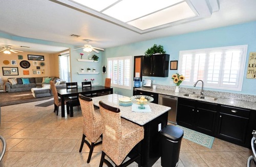 Las Vegas House | Swimming pool, hot tub, basketball court, putting green, family friendly