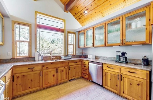 McKinney Estates Cabin | Tahoma Gem: Family fun! Walk to Lake, Steam Shower, Jacuzzi