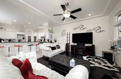 Rosedale Villa | Tennis Courts | Pool | 6 beds | Fire Pit
