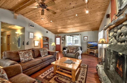 North Upper Truckee Cabin | The Bear's Den Single Story Tahoe Cabin With 3 Bedrooms, 2 Baths, Hot Tub