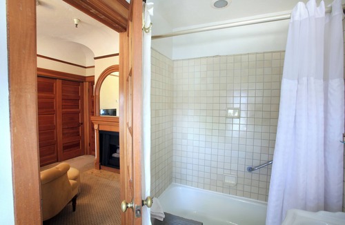 Pacific Grove Bed & Breakfast | The Charles Pacific Grove - Artfully Designed Inclusive Inn