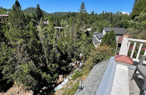 Nevada City House | The Creekside French Retreat- Charming home w/AC & WIFI in Downtown Nevada City
