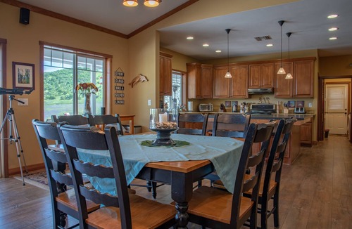 Bradley House | The J's Nest Deluxe - Beautiful Hilltop Home with Charming Cottage!