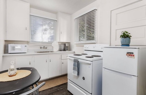 Avila Beach Apartment | The Palm House | Pet Friendly King Studio