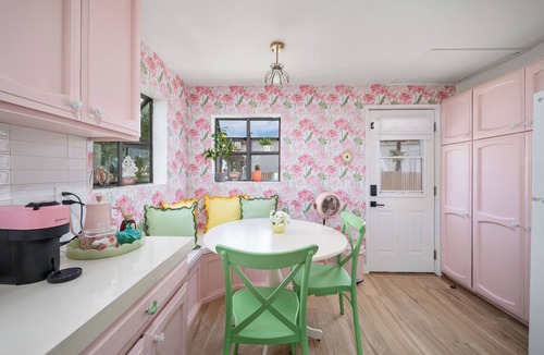 El Centro House | " The Petunia" Perfect 2-bedroom house with AC centrally located in El Centro