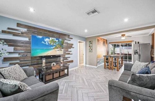 San Bernardino Villa | Tiki Hut Villa