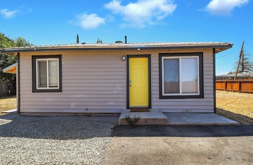 Olivehurst House | Tiny Home For Two. Pet-Friendly With A Lot of Privacy In Olivehurst.