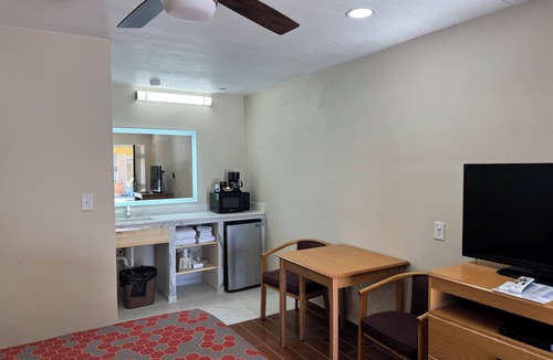 Brawley Hotel | Townhouse Inn & Suites