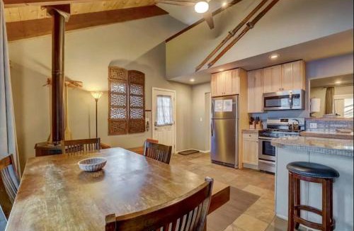 Tahoe Village House | Tramway near Heavenly, New Heating and AC, Games, and Dogs are Welcome