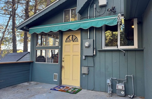 Twin Peaks Cabin | Tranquil 1-bedroom cabin in enchanting Twin Peaks perfect for getaway