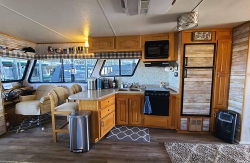 Lake Las Vegas Boat Rental | Tranquil 3-bedroom boat in Henderson with fitness room, AC, WiFi