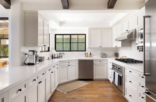 Eucalyptus Hill House | Tranquil Montecito Spanish, minutes to the beach, lower village and hiking
