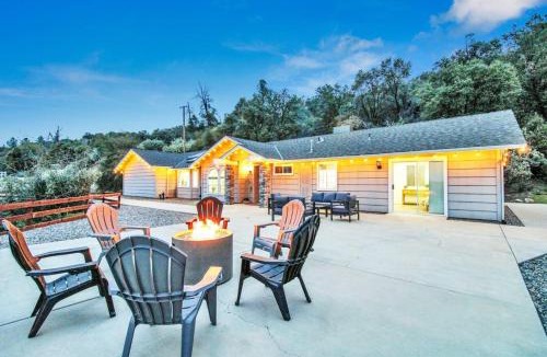 Oakhurst House | Twilight Villa,Hot Tub,EV Charger,Yosemite and Bass lake