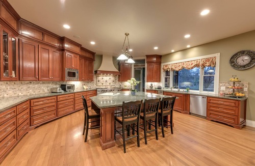 Shingle Springs House | Ultra Exclusive Pool Estate on Swan Lake - Hot Tub & Wine!