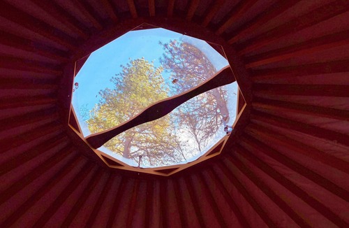 Iowa Hill House | Unique Cozy Yurt Bungalow in Serene Garden Valley – AC, Heat & Pure Tranquility.