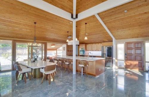 Central Malibu House | Unobstructed View! Stunning Home on Malibu Hilltop