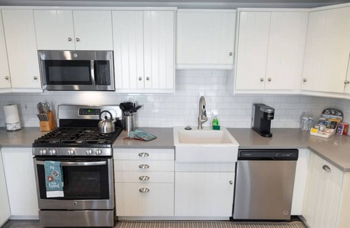 Grandview House | UPDATED 1BR *HOUSE* in GLENDALE with PRIVATE FENCED YARD (p55)