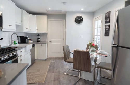 Grandview House | UPDATED 1BR *HOUSE* in GLENDALE with PRIVATE FENCED YARD (p55)
