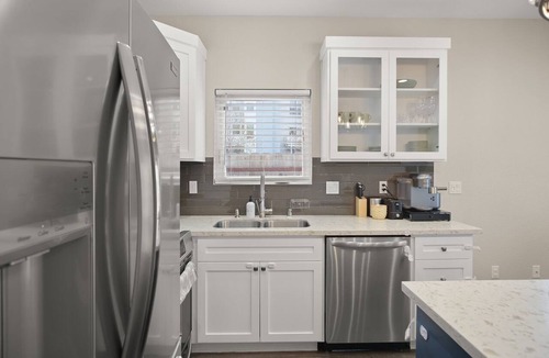 North Oak Park Bed & Breakfast | Updated 3bed 2.5bath near Downtown&UCD Med Center