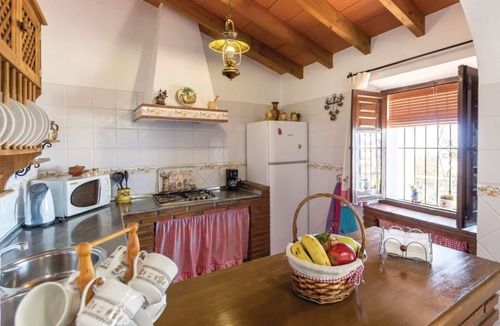 Sayalonga House | Vacation Home Encantadora Casa Rural piscina with Mountain & Sea View, Pool & Wi-Fi