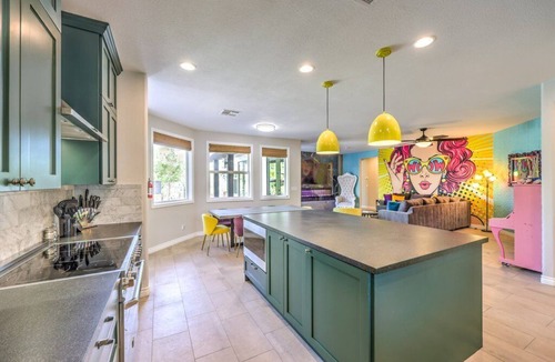 Mission Hills Villa | Vegas 6BR Pop Art Mansion, Heated Pool Spa, Basketball, Pickleball, Mini Golf