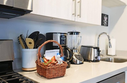 Marina del Rey Apartment | Venice Studio Blocks 2 Beach & Canals Full Kitchen