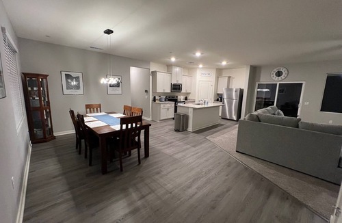 Bakersfield House | Very spacious 3-bedroom house in amazing Bakersfield with AC for relaxing stays