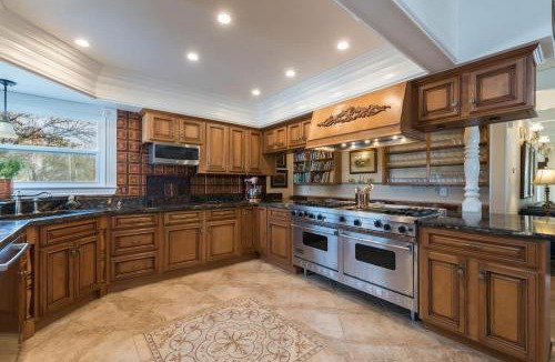 Paso Robles House | ViCTORIAN ViLLA-Hot Tub Pool Table Fabulous Yard