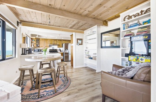 Bodega Bay House | Views from Bodega Head to Jenner! Luxurious Beds. Fireplace. Hot Tub. Dogs, yes!
