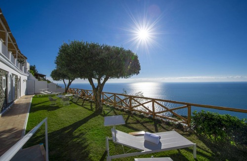 Praiano Villa | Villa Aisha Private jacuzzi pool in Praiano